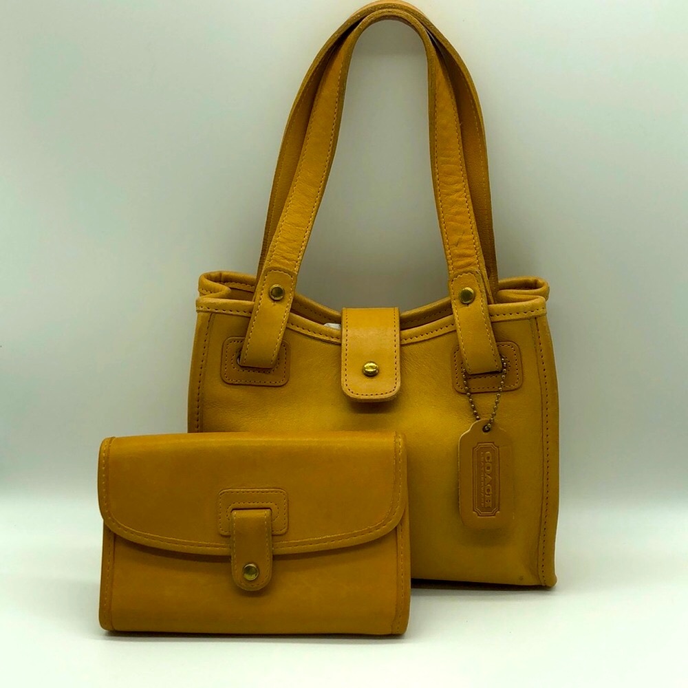 COACH (Vintage) Chauncey Bag 3242 with matching Carnegie clutch in Golden Tan